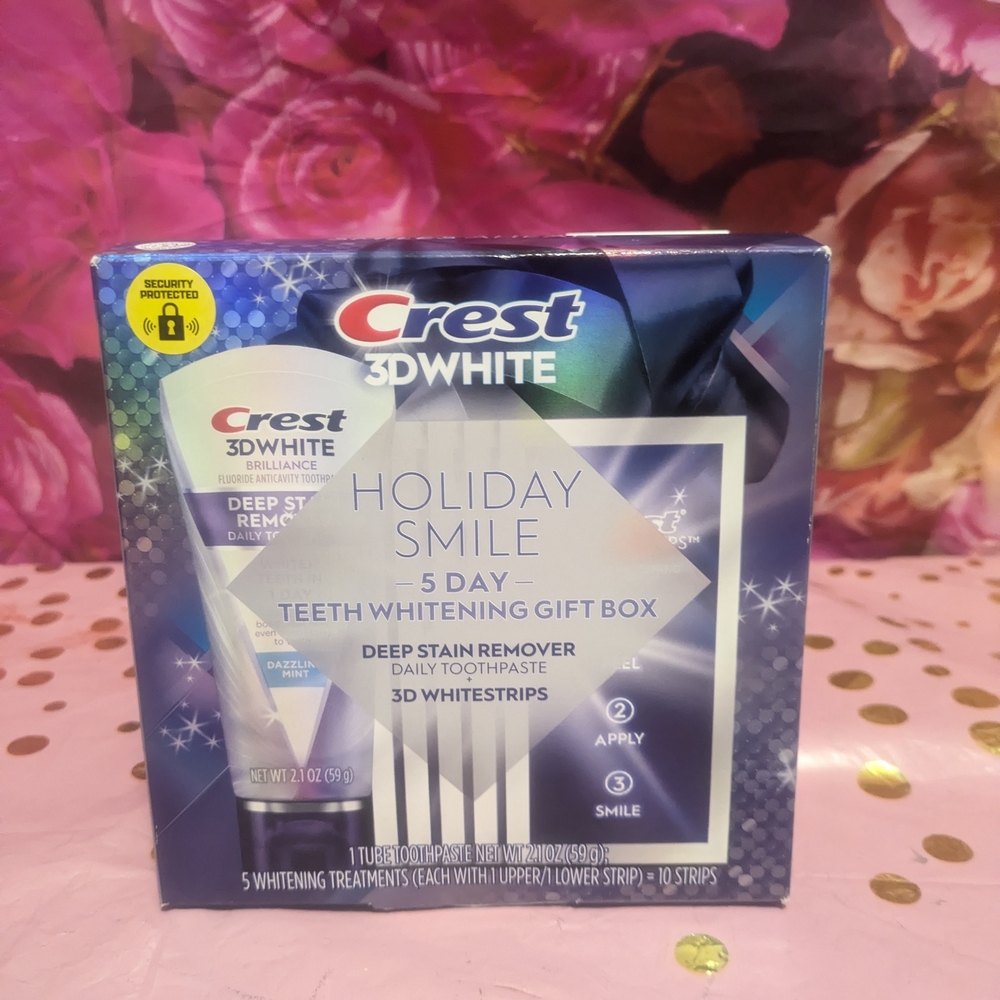 Crest 3D White Holiday Smile Gift Box